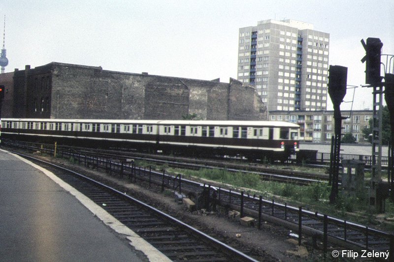 Bild: einfahrender Zug in Ostbahnhof