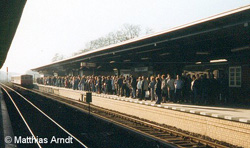 Die Nacht des Mauerfalls - Die S-Bahn läuft zur Höchstform auf Bild: Wannsee Fahrgastandrang