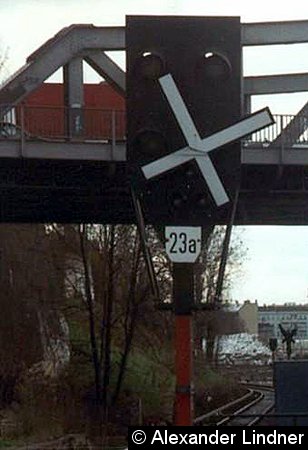 Sv-Signal 23a am Bahnsteig D des Bahnhofes Gesundbrunnen.